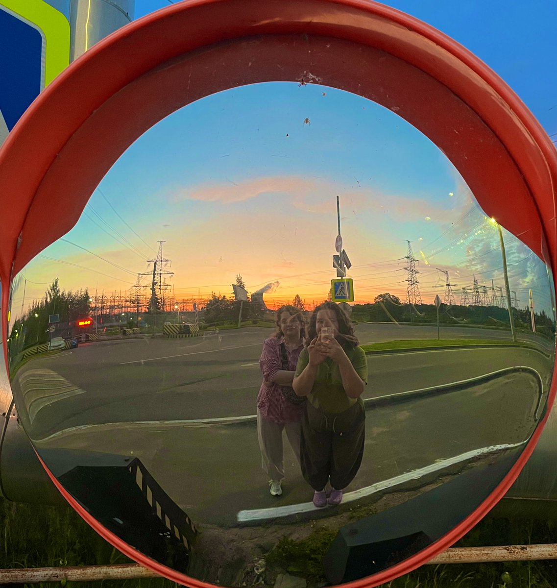 girls out at атомная станция 💅