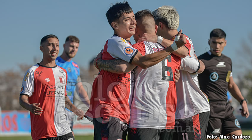 SoloAscenso's tweet image. #PrimeraC | #JuventudUnida | El Lobo sumó de a tres en Ciudad Evita y sigue en levantada.

soloascenso.com.ar/notas/juventud…