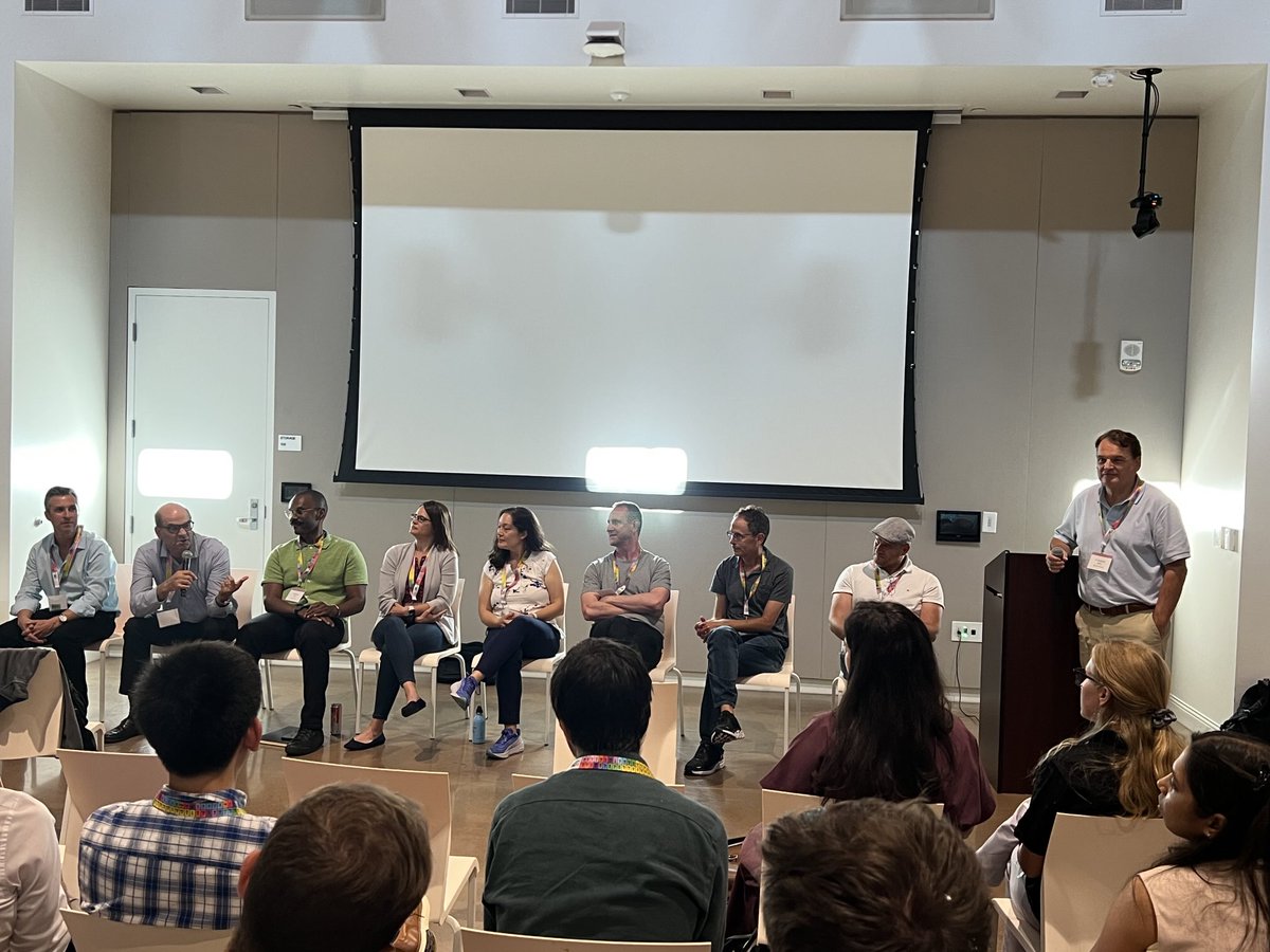 angierangeles's tweet image. Tons of great student questions during the Academic Life Workshop @ACSorganic 2025 Graduate Research Symposium @SDSU! @J_A_C_S @ByronPurse @ballnchemist @pandrewevans @Rodolphe_Jazzar Ben Cravatt @scrippsresearch