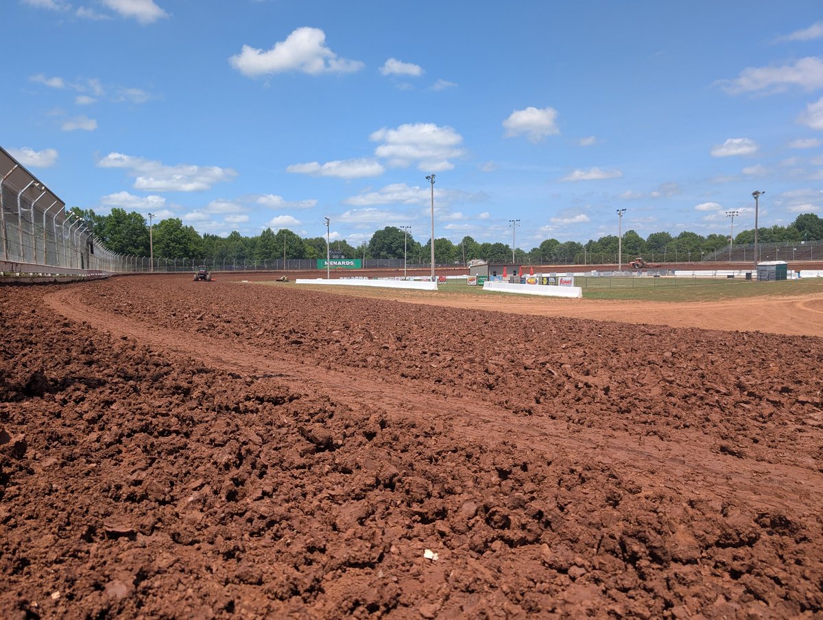mikevleone's tweet image. It&apos;s a beautiful race day @SharonSpdwy