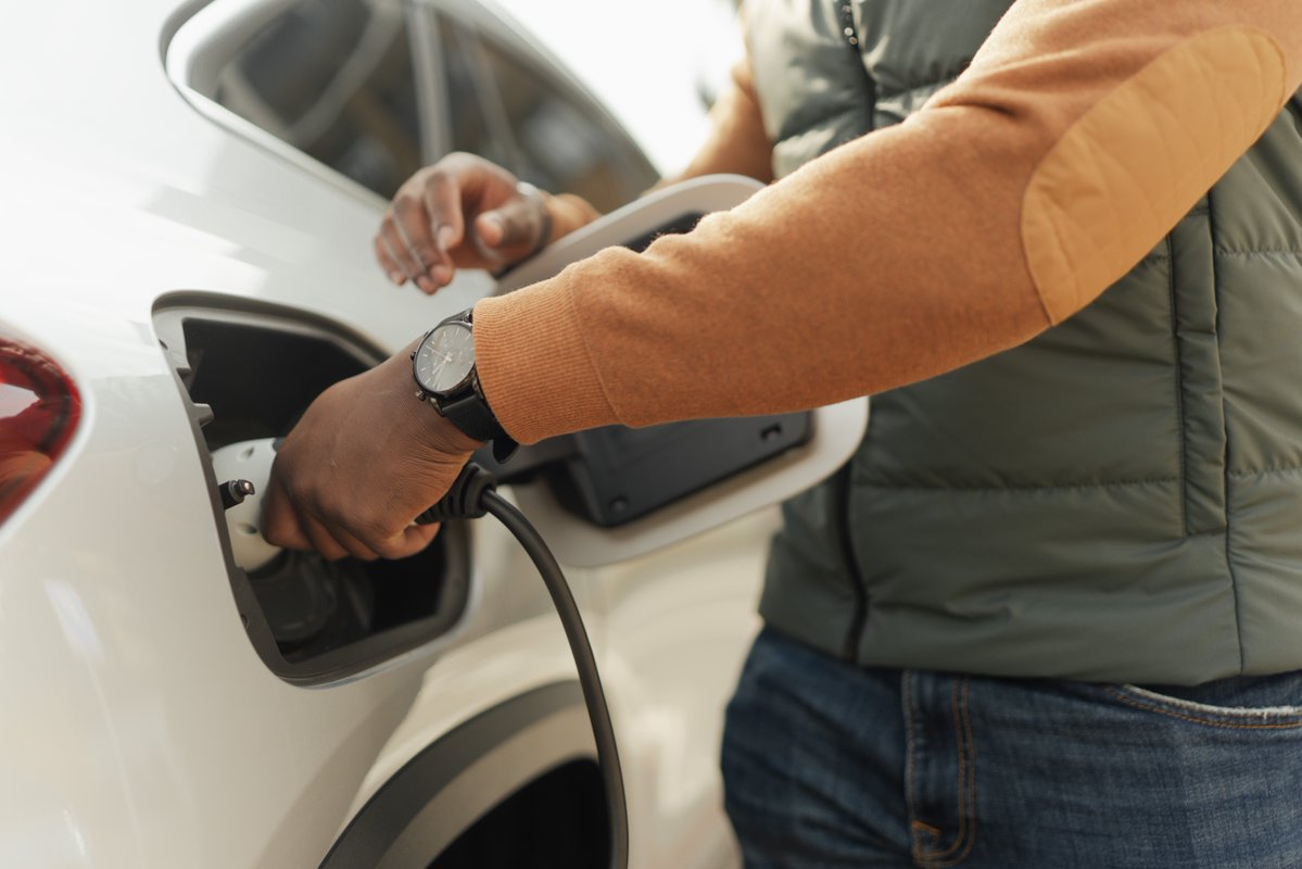 OhioState's tweet image. Researcher Stephanie Stockar is tackling EV challenges head-on, from battery life to grid integration. Her @OSUEngineering team is making electric vehicles smarter, more affordable and more sustainable. ππ go.osu.edu/C678