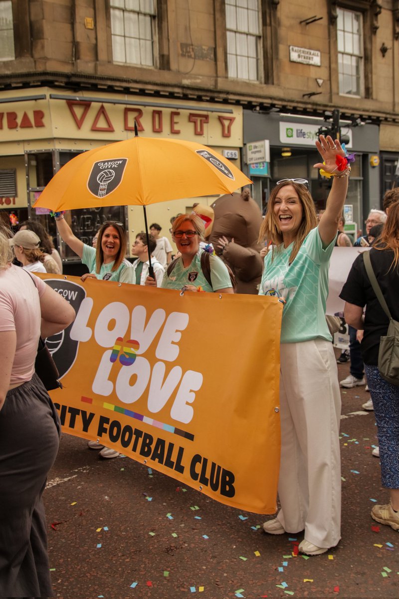 GlasgowCityFC's tweet photo. Today, representatives of the club, including founders Laura Montgomery and Carol Anne Stewart, took to the streets of Glasgow as part of the Pride celebrations.

We even thought we'd try out a new outfit for the occasion...👀.

#TheOriginalTrailblazers https://t.co/RyoHk3VLuN