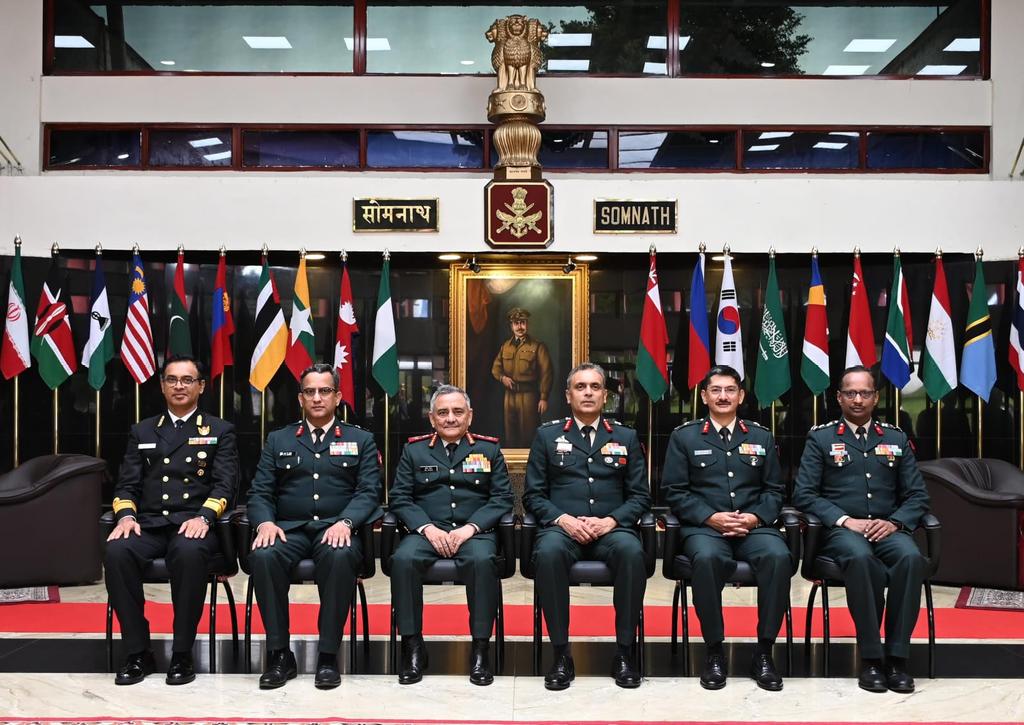 prodefencejammu's tweet image. CDS Gen Anil Chauhan today visited DSSC Wellington & addressed officers of the 81st Staff Course. He spoke on #OperationSindoor, Tri-Services synergy & key military reforms. He also emphasised on tri-service jointness, #Aatmanirbharta & Deep Purple Division initiatives.
Read…