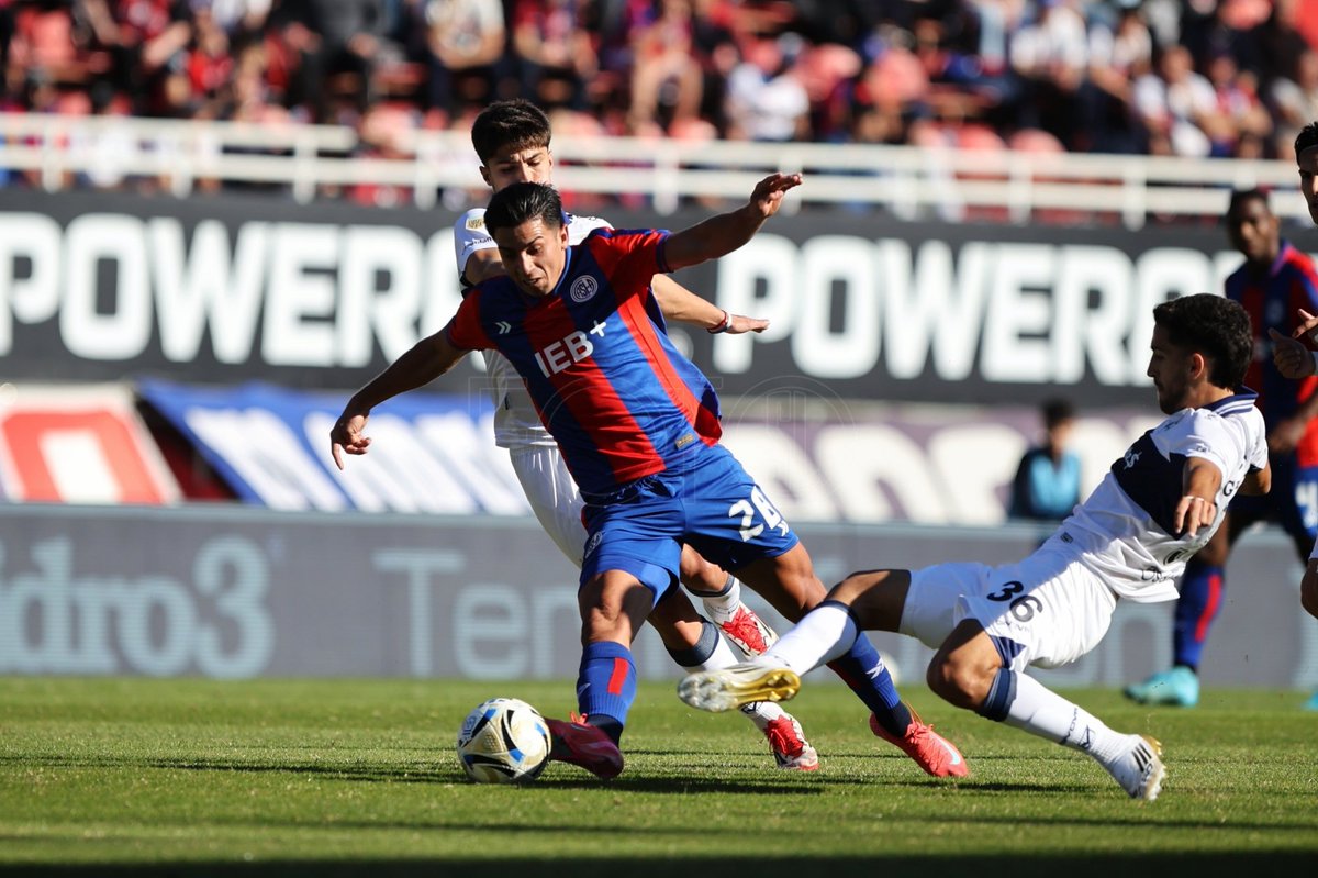 FotosSL's tweet image. Liga Profesional de Futbol
1er Tiempo
San Lorenzo 0
Gimnasia 0
#SanLorenzo