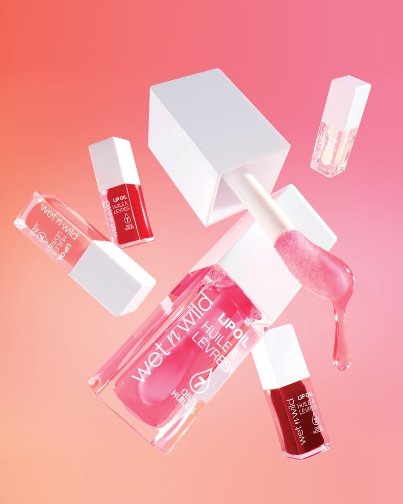 Our Lip Oil delivers the hydration your lips need for summer ☀️💧⁠
⁠
This $5.99 formula is rich with ultra-luxe ingredients to moisturize and nourish the lips to look and feel great! ⁠
⁠
Shop now @walmart <a href="/amazon/">Amazon</a> @target @walgreens <a href="/cvspharmacy/">CVS Pharmacy</a>