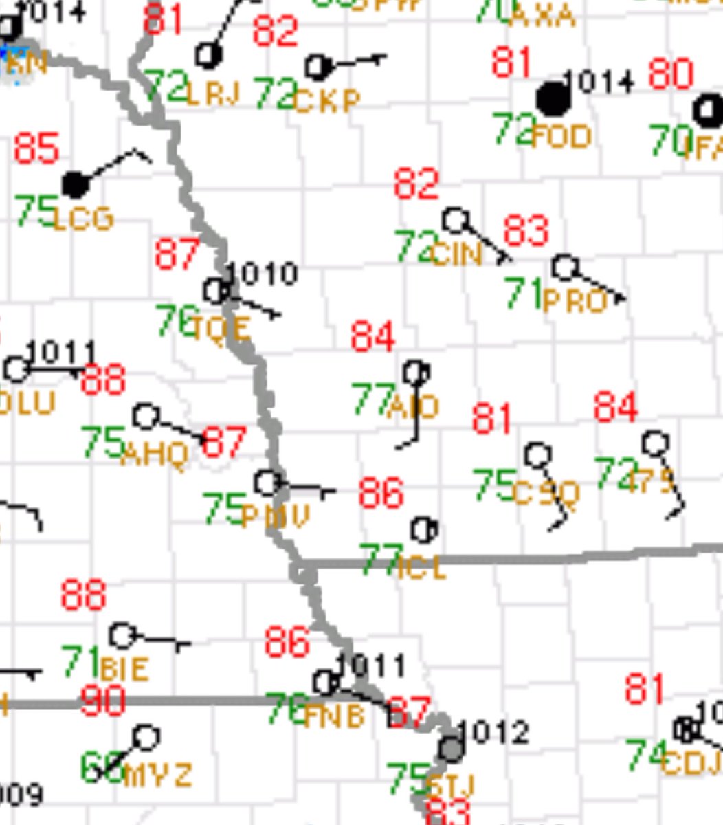 ChicagoMWeather's tweet image. Western Iowa along the I-80 corridor may experience severe weather later if any supercells develop on this boundary. I will be live this evening! #IAwx