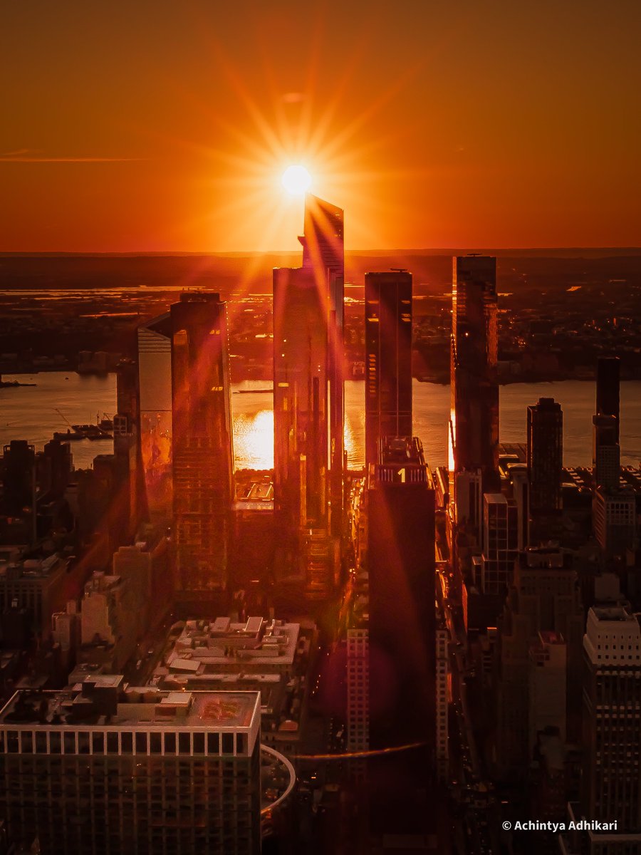 AchintyaAd24859's tweet image. Sun-kissed ✨
Sunset over @EdgeNYC from @EmpireStateBldg
Captured by @CanonUSA Canon R6MkII &
@TamronAmericas Tamron 24-70 G2 lens
@Amazingeye55
@XTravelMyWay
@nycgov
@nycfeelings
@NYCferry
@NatGeo
@bhphoto
@photopills
@NBCNews
@_HudsonYardsNYC