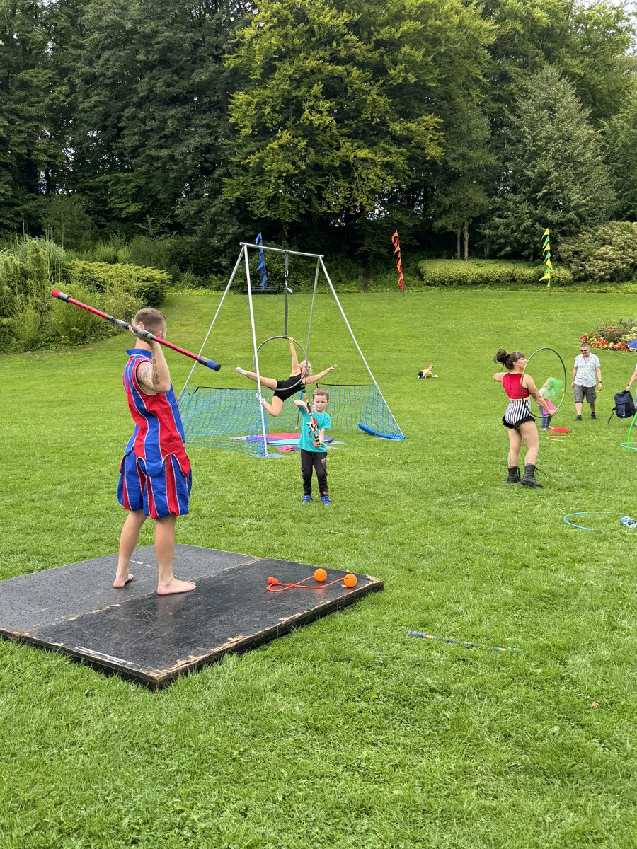CllrMelClose's tweet image. A lovely day #LancashireFestival
Weather stayed mainly dry & it was great to see so many families enjoying the Festival, local entertainment (which was brilliant - great artists !), local businesses and even some #therapyponies ❤️