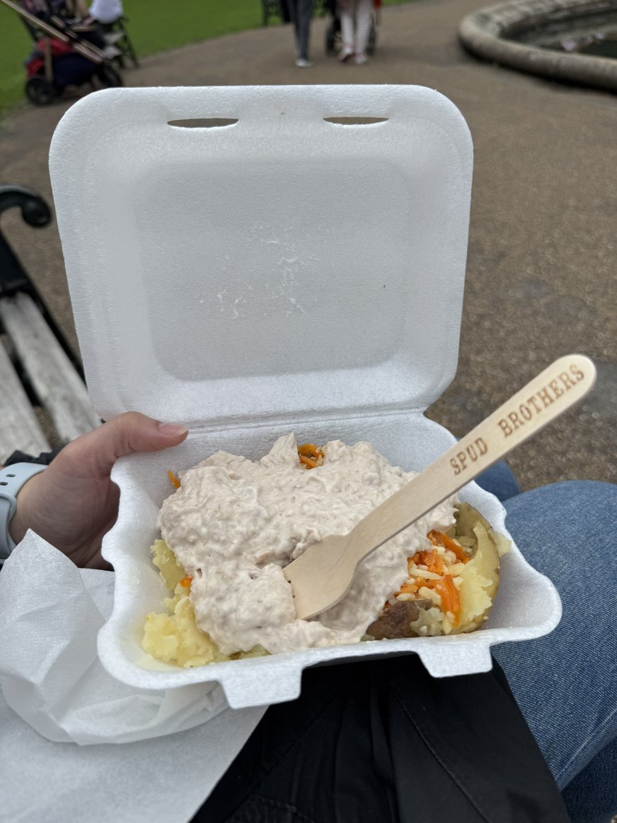CllrMelClose's tweet image. A lovely day #LancashireFestival
Weather stayed mainly dry & it was great to see so many families enjoying the Festival, local entertainment (which was brilliant - great artists !), local businesses and even some #therapyponies ❤️