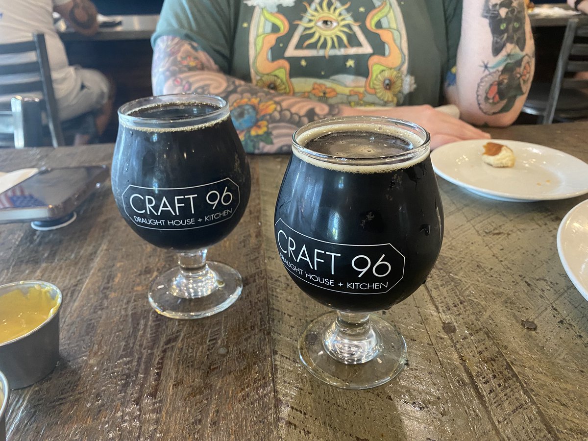 deadbrew1's tweet image. Grubbin at Craft 96
Beers!
BAP!! With beer cheese and spicy mustahhhd
Buffalo Mac and Cheese
Fried green beans
More beers!!!
903 - Pirate Ogre - RBA Stout with cinnamon 15.5% 🥴
Martin House - Fat Elvis - PB Banana Bacon stout 12%