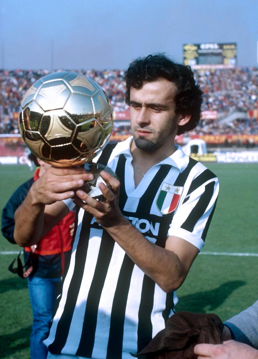 Fossi nella <a href="/juventusfc/">JuventusFC</a>  regalerei a Platini copia di tutti i trofei a grandezza naturale vinti con la Juventus, più i tre Palloni d'oro (anche se uno è al sicuro a casa Agnelli). Questo farei, non domani... ieri
Perché lui è il Re
<a href="/TuttoSpor/">Tutto Spor</a>