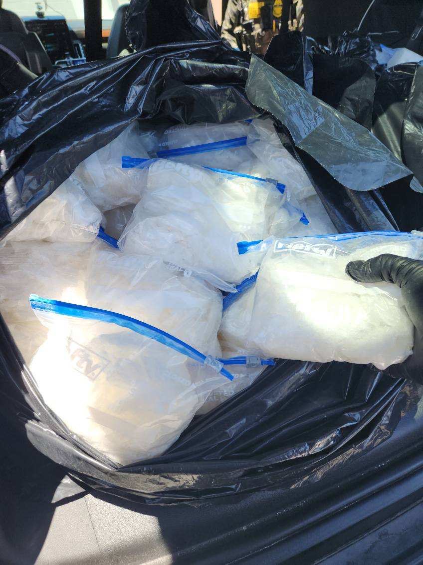 USBPChiefELC's tweet image. Some folks are still out here methin’ around like it’s a harmless hustle.
213.8 pounds of crystal meth seized.
$256,256 worth of poison headed for our streets.
One loaded Micro 9 CDP pistol and $16,940 in dirty cash also recovered.
Both occupants, male and female, both U.S.…