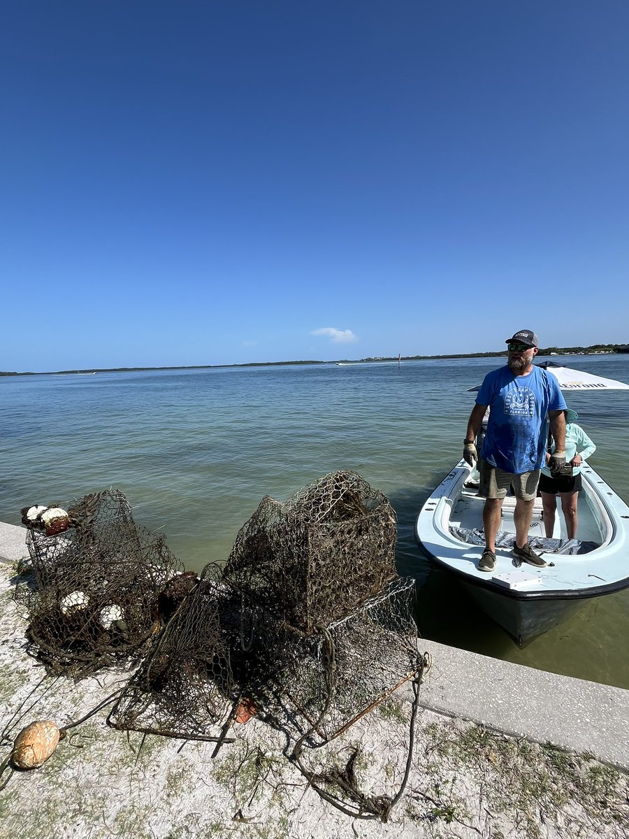 MaxChesnes's tweet image. In just four hours of marine debris cleanup in Tampa Bay:
•50+ abandoned crab traps
•Thousands of pounds of plastic
•Hundreds of feet of ropes and fishing line