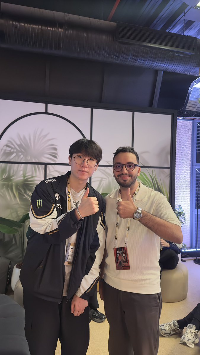 DarkSheep55's tweet image. Ruler is actually such a nice guy! 🤩 @RulereluR #GENGWIN