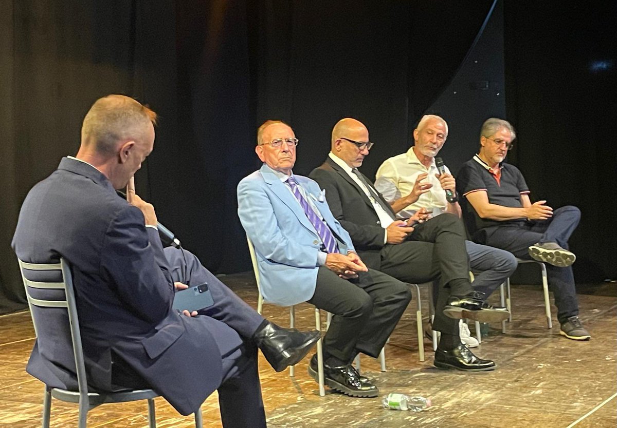 MarcoRizzoDSP's tweet image. Giornata di vera politica a SOVRANA, la festa di DSP, Formello (Roma):
Rizzo, Toscano, Borgonovo, Cabras, Caproni, Cresti, Gabrielli, Iampieri, Molinari, Pennetta, Santi, Scapini.