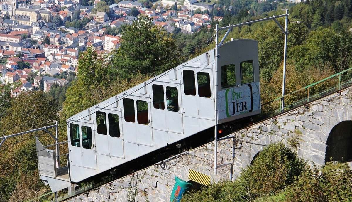 funimag's tweet image. Bon aujourd'hui je n'ai pas vu l'étape du #TDF2025
mais je suppose que vous n'avez rien vu des funiculaires de l'étape: Pau, Lourdes Pic du Jer, Barèges Pic de l'Ayré et Luchon La Chaumière.
N'est-ce pas ou je me trompe? 🇫🇷 🚞 🚴♀️
#funiculaire #Pau #Luchon #cyclism #TDF #lesRP