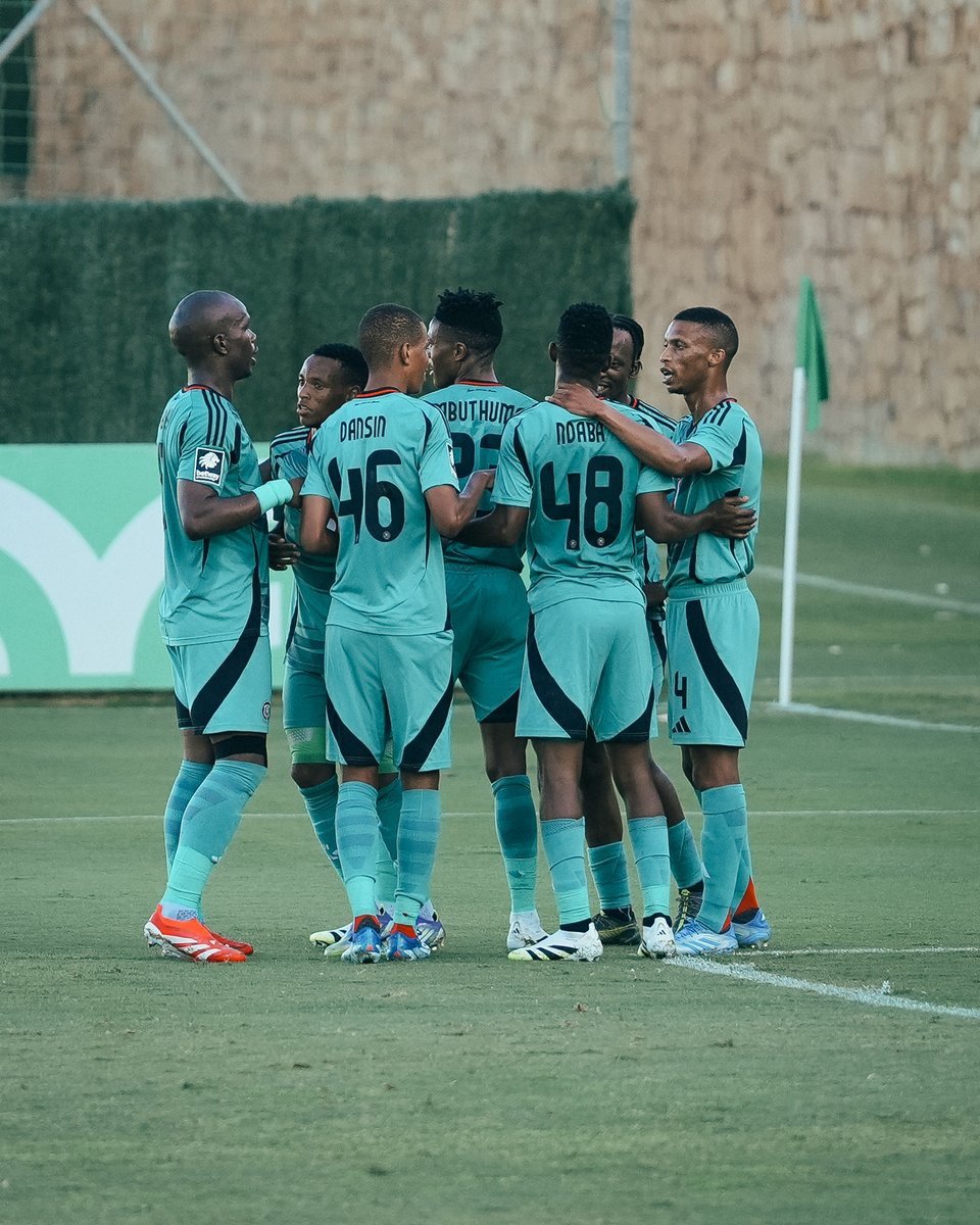orlandopirates's tweet image. ⏰ 90' | 𝐏𝐫𝐞-𝐒𝐞𝐚𝐬𝐨𝐧 𝐅𝐢𝐧𝐚𝐥𝐞 | S͟c͟o͟r͟e͟ U͟p͟d͟a͟t͟e͟
@orlandopirates 2 v 0 @GranadaCF
⚫⚪🔴⭐
#MatchDay
#OrlandoPirates
#OnceAlways
