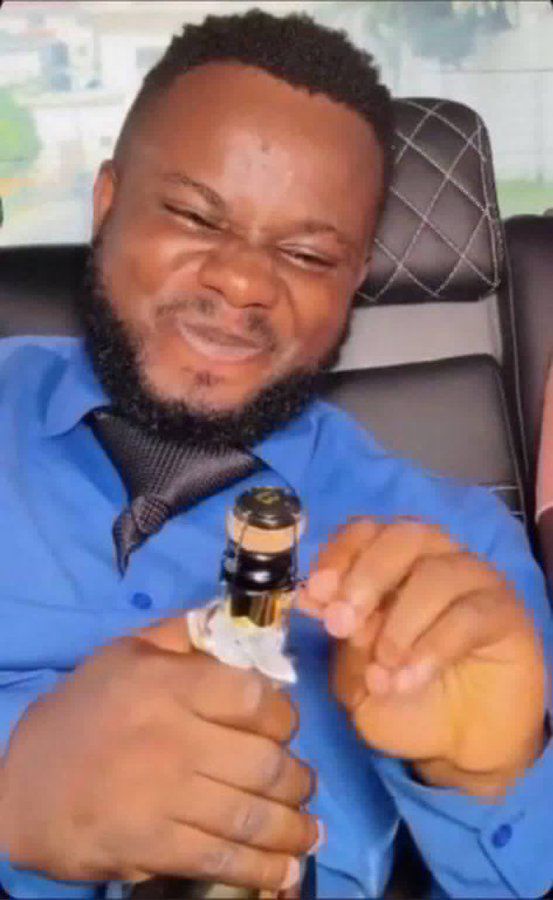 Mozkoh1's tweet image. They lied to us, knowledge isn't power ... Money is power ....
An illiterate with money is more powerful than a man with PHD who has no money .... #lakaka