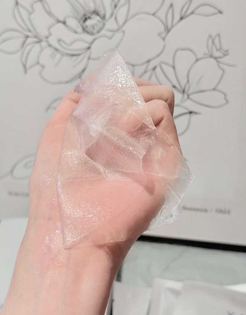 avashenouda2012's tweet image. You should take care of your skin before going to bed😚