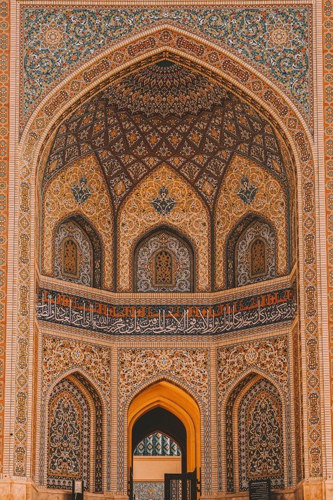 LeoDaVinciWave's tweet image. The intricate architecture of the Sultan Qaboos Grand Mosque in Muscat, Oman 🇴🇲.