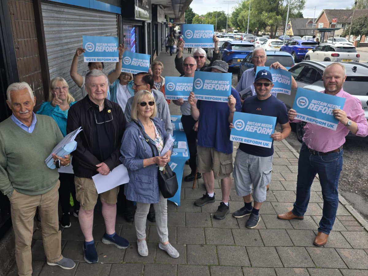 RUKWales's tweet image. Reformers out on the doorstep today.
Wales needs Reform🏴