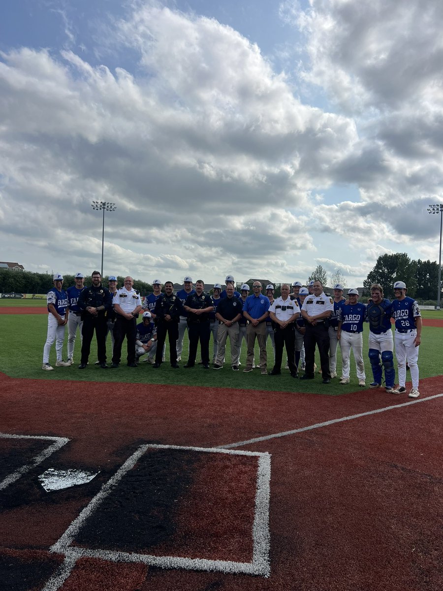 Post400Baseball's tweet image. Thank you to everyone who came out last night to support our Back the Blue game! We were able to raise $1,200 for the NDPOA Emergency Relief Fund. See you all again next year!
#post400