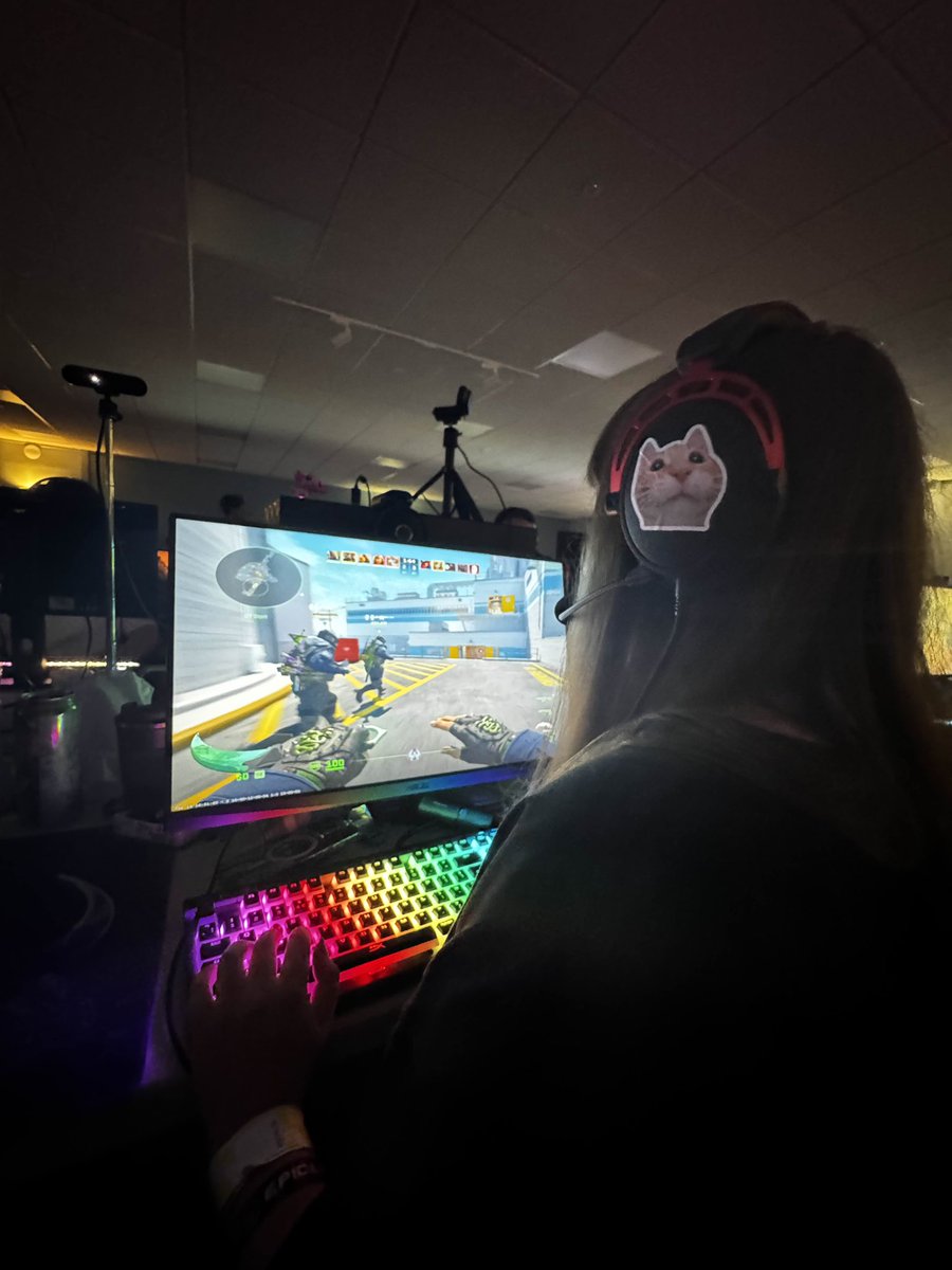 JodieeCS's tweet image. had my first ever pint and got a bit lairy in the lan hall to my opponents!
📸 @beccamalecca_
