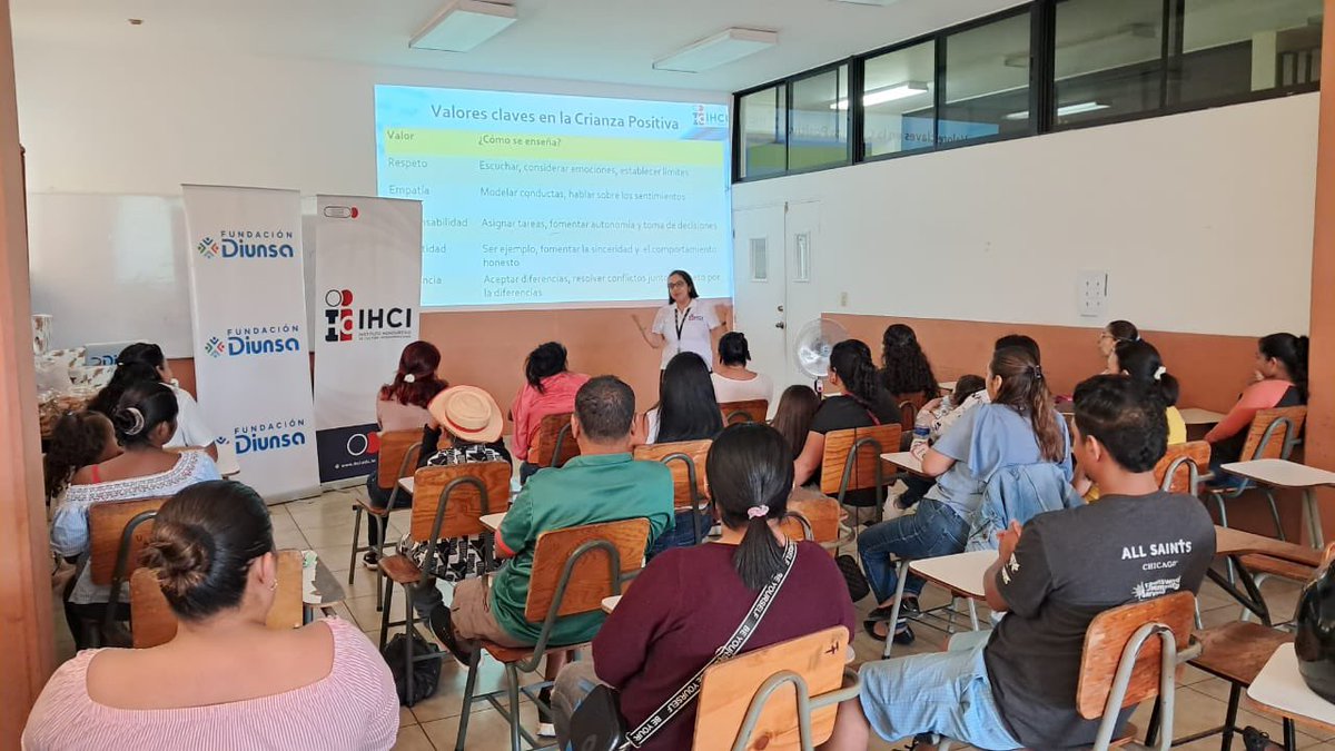 Así vivimos una jornada llena de alegría, aprendizaje y unión en nuestro Club de Padres de Fundación Diunsa! 💙👨‍👩‍👧‍👦 Gracias a todos los padres que participaron con entusiasmo en estas actividades que fortalecen los lazos familiares y promueven valores #14añosFundaciónDiunsa