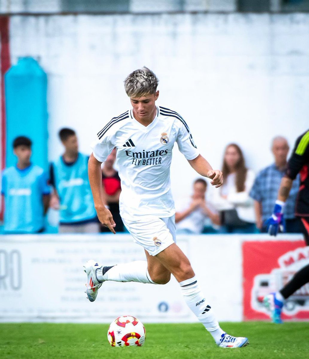 CastillaStats's tweet image. OFFICIAL: Víctor Valdepeñas commits to Real Madrid and is the next player to be promoted to Castilla.
The 18 year old Juvenil A centre-back has already made his Castilla debut and was subject to interest from some very big clubs. He can also play as a left-back.🇪🇸