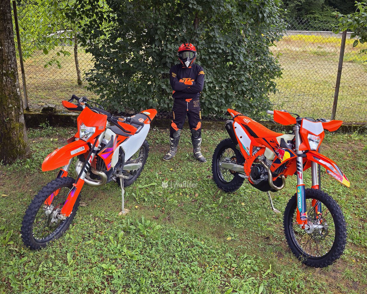 19/07/2025 - I am pleased to welcome a new member to my family : KTM 350 EXC-F 2025 (on the right) 😀🥰

#ktm #ktm350excf #ktmexc #ktmfamily #ktmlove #bikelife #bikerboy #bikers #dirtbike #dirtbikelife #enduro #endurobike #endurolife #gear #gearfun #motorbikelife #motorcycle