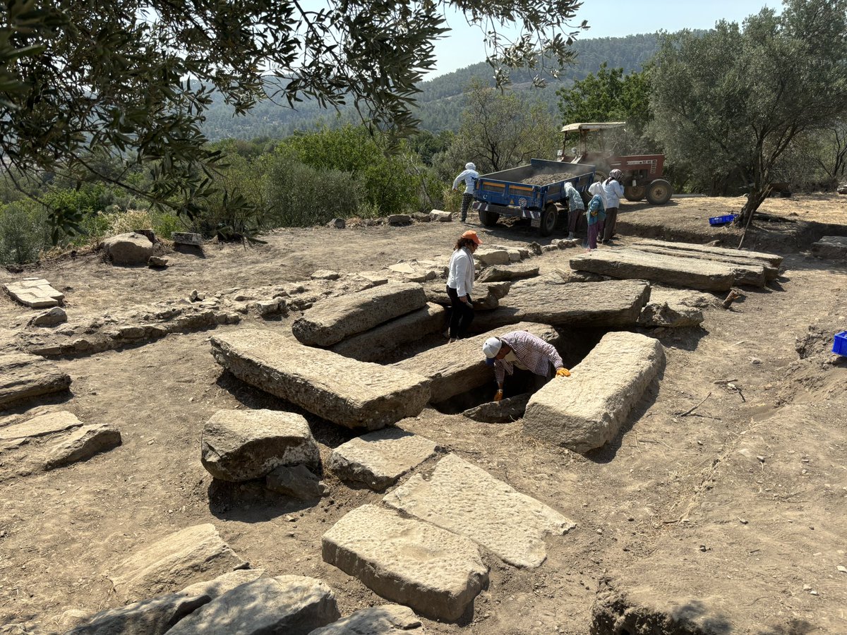Stratonikeia’da, Klasik Dönem ve öncesine ait (Idrias’tan) güzel haberler, son kazılar sonucunda Kulebaşı’ndan geldi.
#geleceğemiras projesi kapsamında çalışmaya devam. 
<a href="/TCKulturTurizm/">T.C. Kültür ve Turizm Bakanlığı</a> <a href="/birolincecikoz/">Birol İnceciköz🇹🇷</a> <a href="/kvmgm/">Kültür Varlıkları ve Müzeler Genel Müdürlüğü</a> <a href="/tcmuglavaliligi/">Muğla Valiliği</a> <a href="/_Stratonikeia_/">Stratonikeia ve Lagina Kazısı</a> <a href="/labraunda2024/">Labraunda Kazısı (Geleceğe Miras Projesi)</a> 
 #stratonike #Idrias