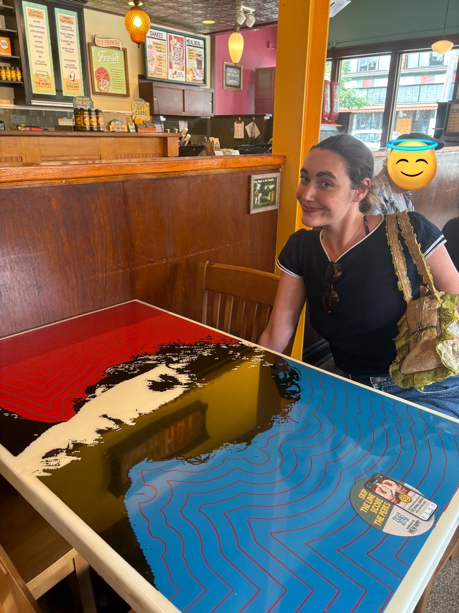 bubblegumbword's tweet image. Getting dumped by your situationship at the Bob Dylan table at the University of Minnesota potbelly >>>