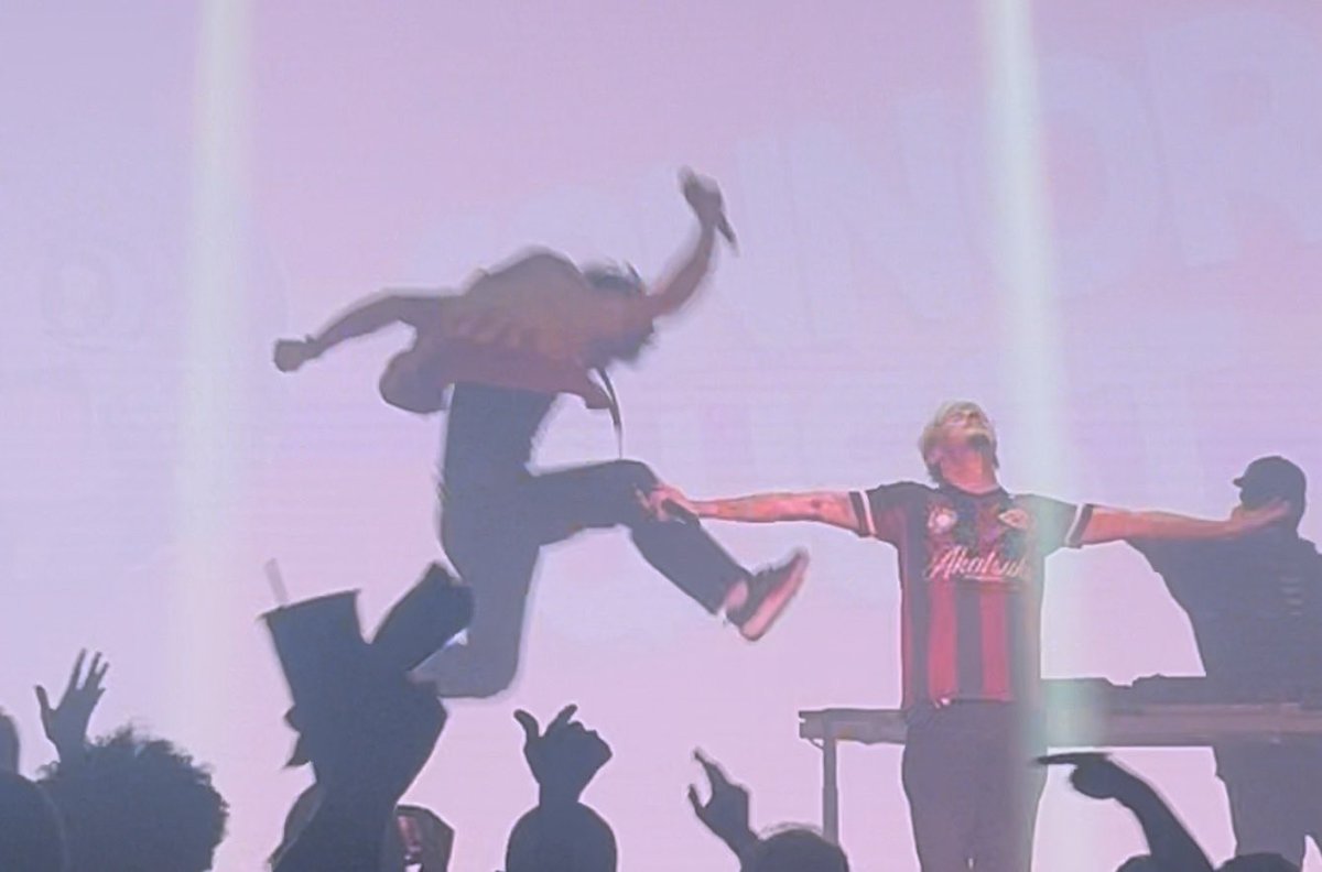 CONNOR QUEST! tweet media