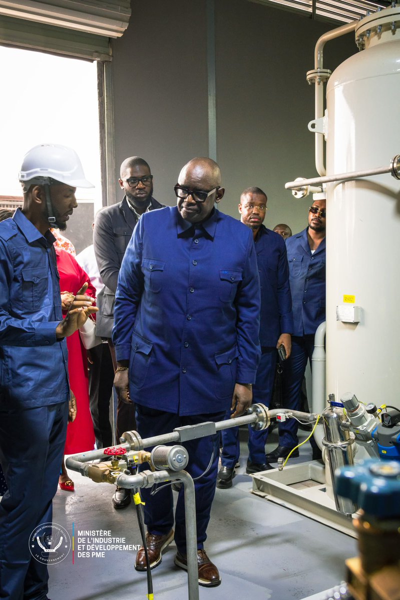Ce samedi 19 juillet 2025, dans la commune de Limete, Son Excellence Louis WATUM KABAMBA, Ministre de l’Industrie et du Développement des PME-PMI, a procédé à l’inauguration officielle de l’usine OXYGAZ RDC, la première du genre en République Démocratique du Congo 🇨🇩 dans la