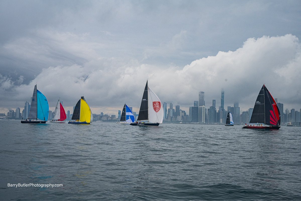 barrybutler9's tweet image. Drama In The Open Seas. This afternoon during the Race To Mackinac in Chicago. #weather #news #chicago #ilwx