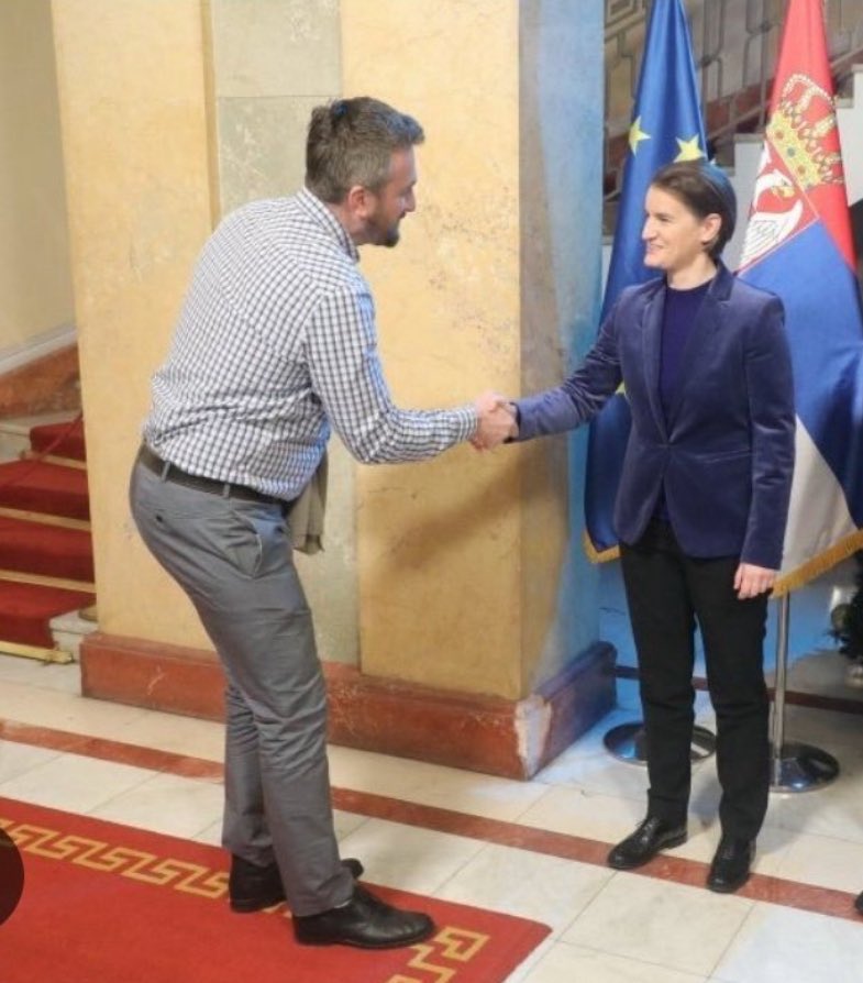 Pisaću laži 
Dramatično
Ne biste li zaboravili 
Kako sam se poklonio
Kad je trebalo