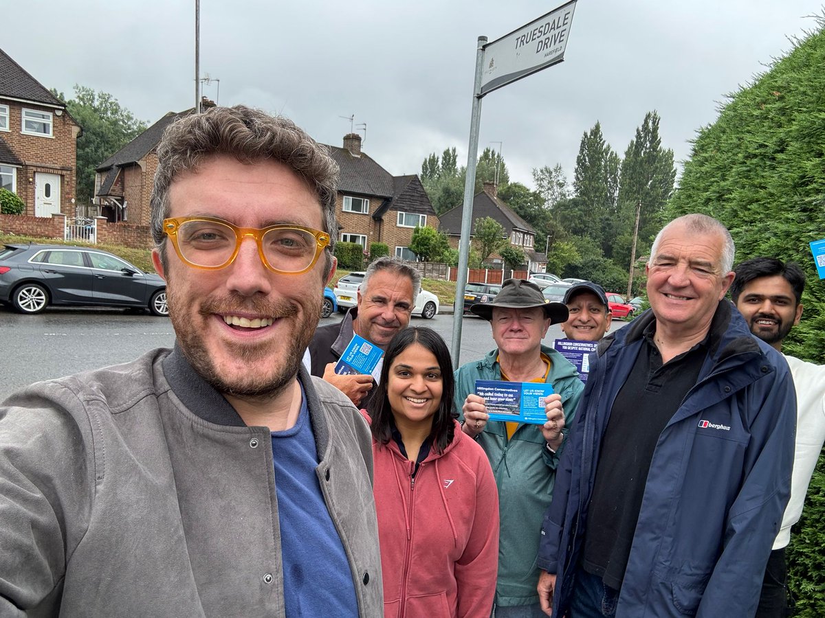 Counsel2Council's tweet image. Out and about in Harefield today. Absolutely pouring down, but really good discussions with residents. Picking up issues to work on and v good engagement. Out with good friends, which is always a joy.