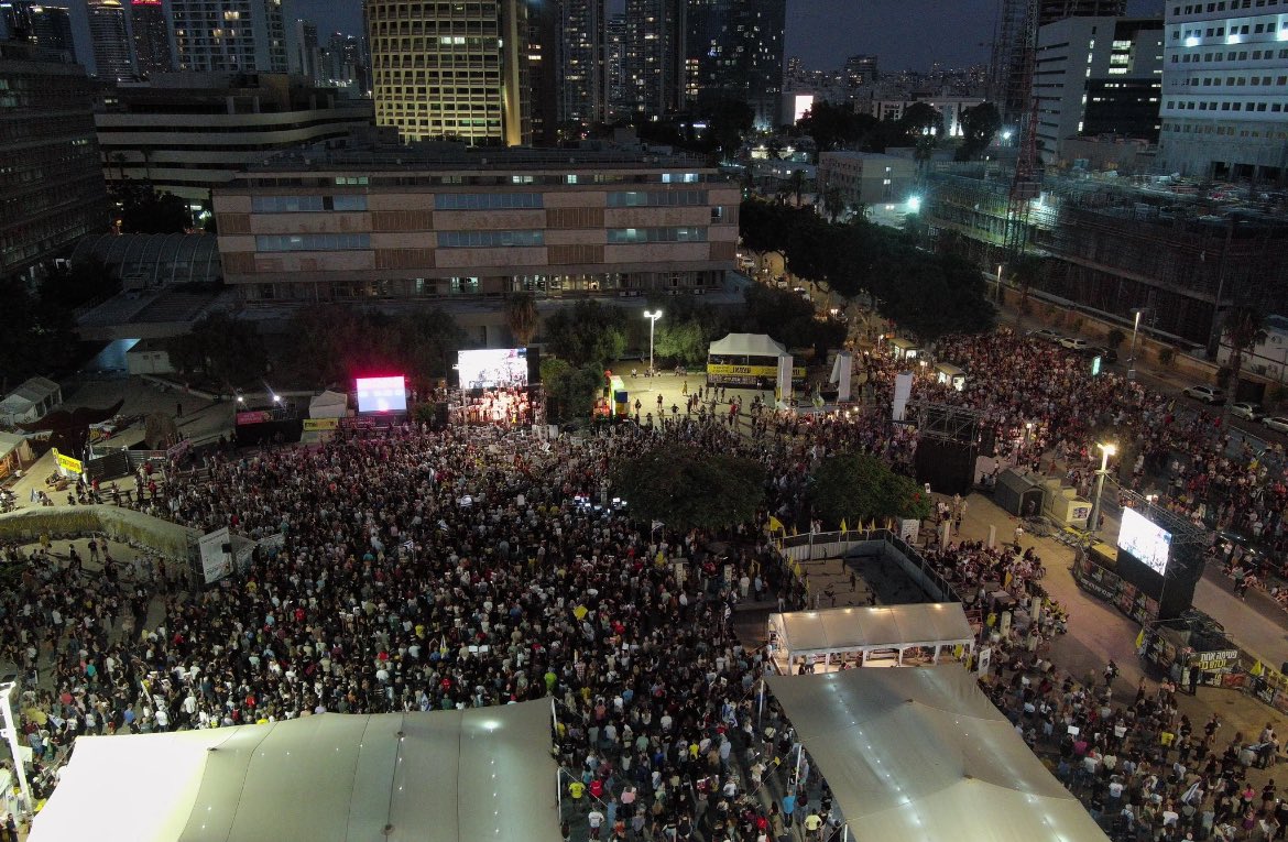 Thousands in Tel Aviv 2nite call for an immediate end to the war in Gaza &amp; the release of the 50 remaining hostages, still being held in cruel &amp; inhumane conditions #EndTheWarNOW #BringBackAllHostagesNOW