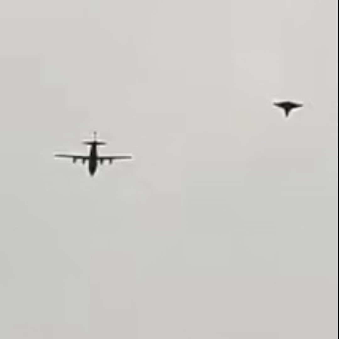 senolenis's tweet image. Çin’in Loyal Wingman projesi test uçuşunda olabilir. Çift motorlu ve kuyruksuz bir tasarıma sahip.