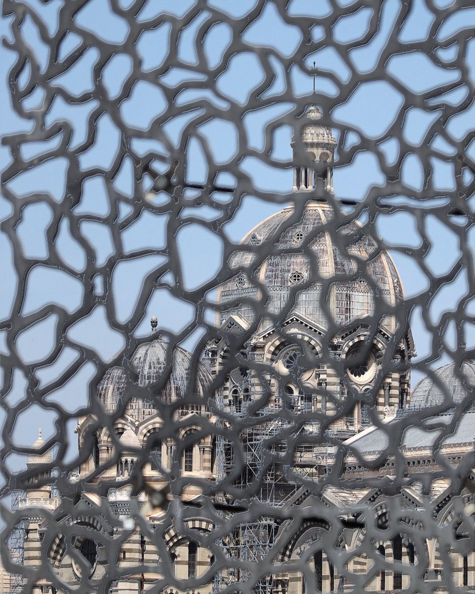 La Major derrière la résille du Mucem à Marseille 😍. Bientôt je serai votre correspondant photo à Oslo pour quelques jours. Restez connectés 😉