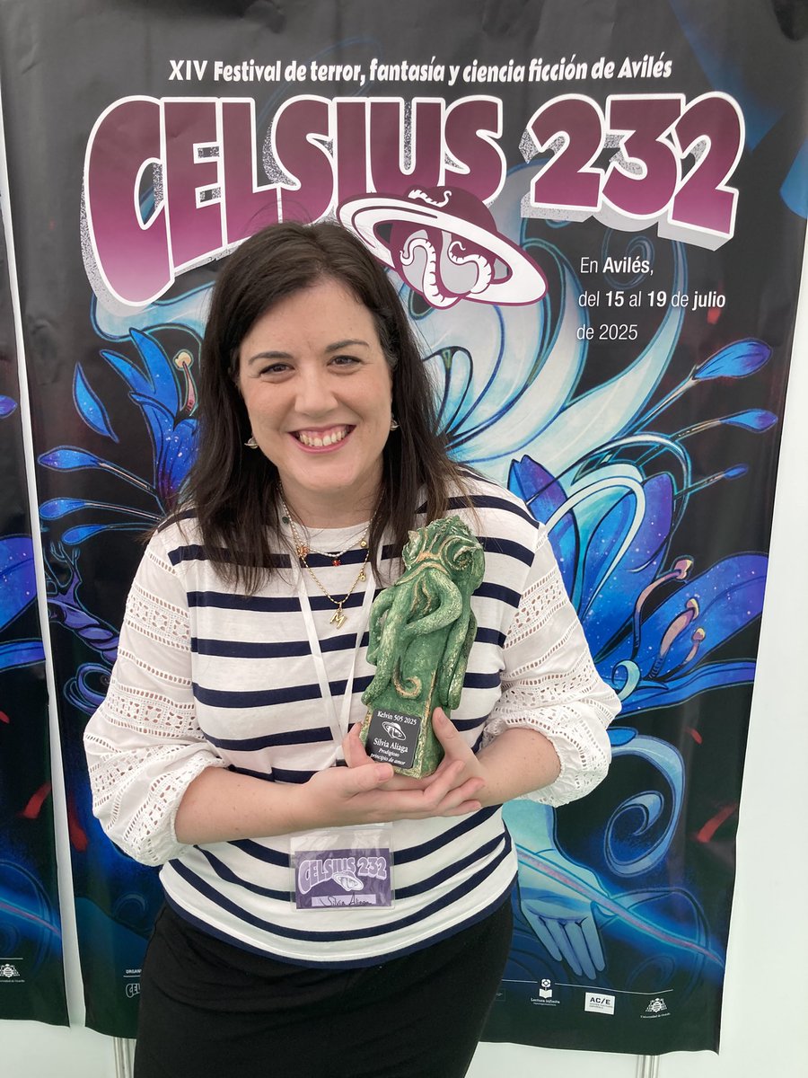 ❀Silvia Aliaga❀ (@silvia_aliaga_) on Twitter photo Hoy he recibido el premio #kelvin505 a mejor novela nacional juvenil del <a href="/festivalcelsius/">Celsius 232</a>
Ha sido un honor, un regalo inesperado y una de las grandes alegrías que me ha dado la literatura.
Gracias a la academia y a los organizadores y, sobre todo, a los lectores 🦑 Hoy he recibido el premio #kelvin505 a mejor novela nacional juvenil del <a href="/festivalcelsius/">Celsius 232</a>
Ha sido un honor, un regalo inesperado y una de las grandes alegrías que me ha dado la literatura.
Gracias a la academia y a los organizadores y, sobre todo, a los lectores 🦑