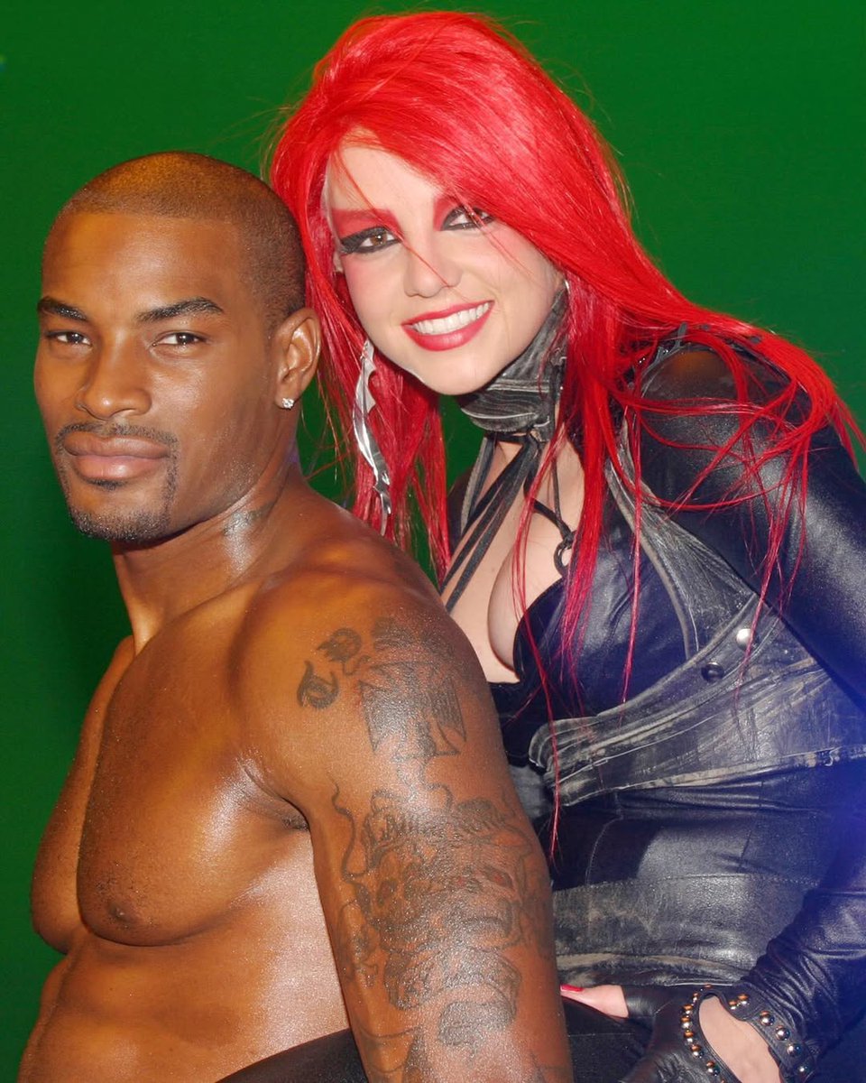 _ItsBritneyMeme's tweet image. Britney Spears and Tyson Beckford shooting the "TOXIC" music video 22 years ago.