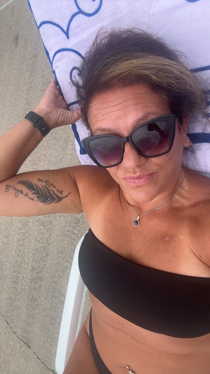 EmmyTheGreek's tweet photo. Poolside in my old hoodโฆbut the sun is not cooperating #wheresthesun https://t.co/PseGtfLX3K