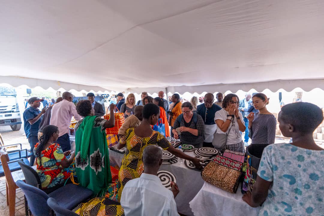 KayonzaDistrict's tweet photo. Today, the Governor of @RwandaEast, @PudenceR, the Mayor @BoscoNyemazi and the Permanent Secretary @RwandaHealth, joined @PIH_Rwanda in celebrating 20 years of partnership with the Government of Rwanda in strengthening and delivering health services in different communities. https://t.co/WAYzda40N4
