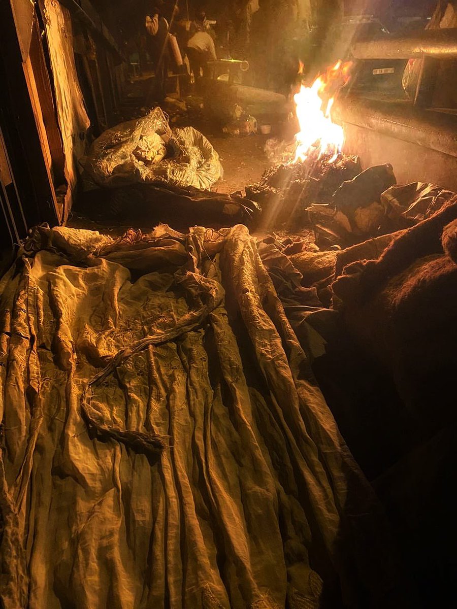 visiontactical's tweet image. As our #MandelaDay activities come to a close, we end not with applause, but with quiet compassion.
🧣🥣 Tonight, our team hit the streets of @CityofJoburgZA to share warm blankets & hot meals with those facing the brutal winter cold.
In a city where wealth & poverty often…