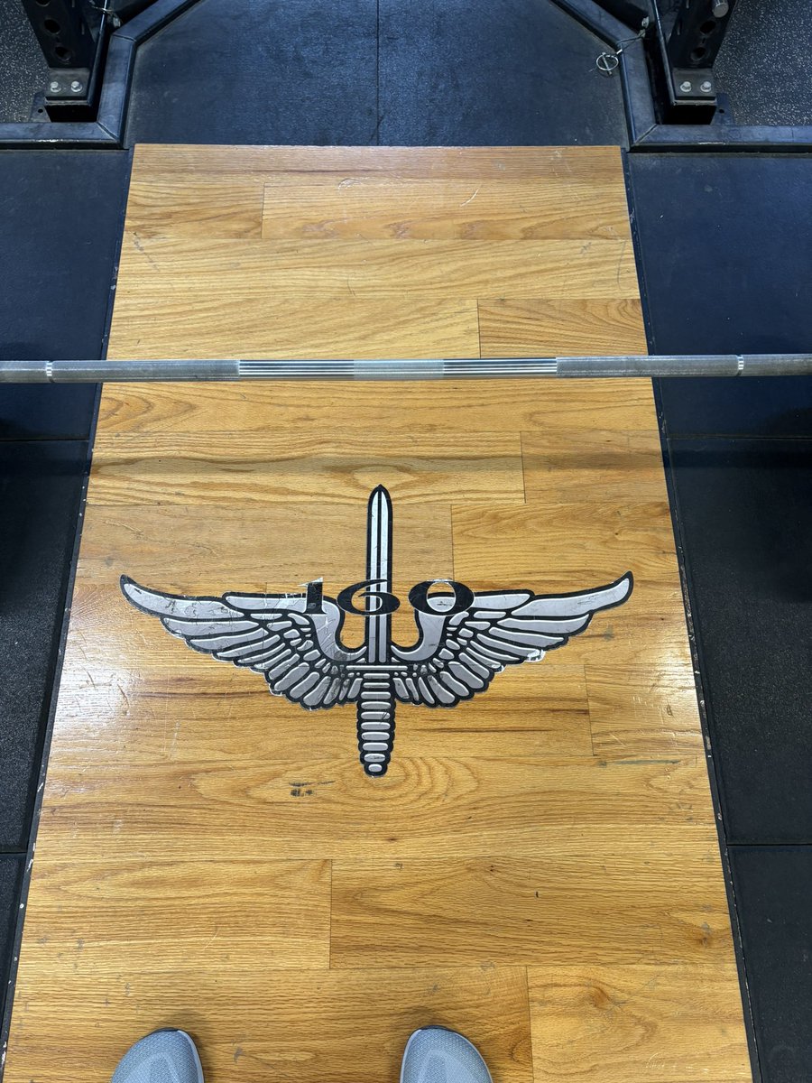 dmbkparker's tweet image. Someday I’m gonna have to have a home gym that recreates this lifting platform.