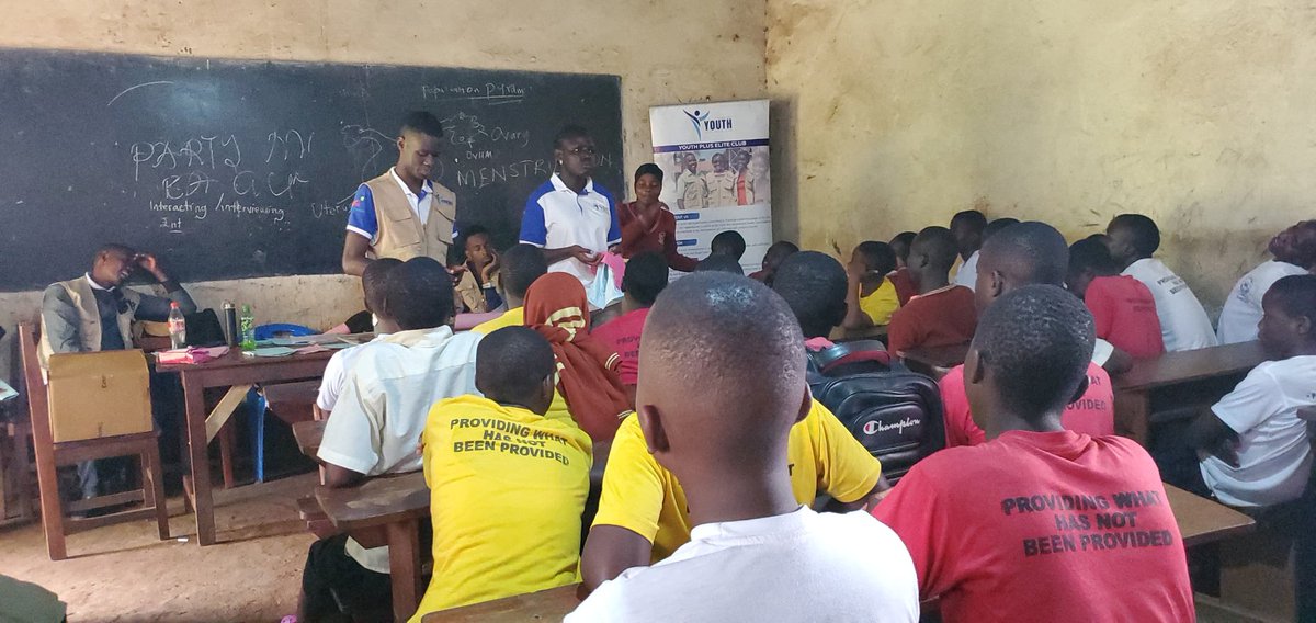 youthpluskitebi's tweet image. Alongside @YPECKitara & @AnchorsUg, we conducted an outreach to #DayStarSSS in Hoima where delivered vital information on #SRHR, Life skills, STIs, HIV/AIDS to the students. We were heartened by their eagerness to learn & thoughtful questions which showed hunger for knowledge