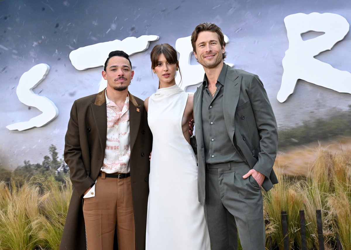 MTV's tweet image. Spending my Saturday doing a lil rewatch in honor of one year of #TwistersMovie 🌪️
🌟 @glenpowell
🌟 @DaisyEdgarJones
🌟 @ARamosofficial
