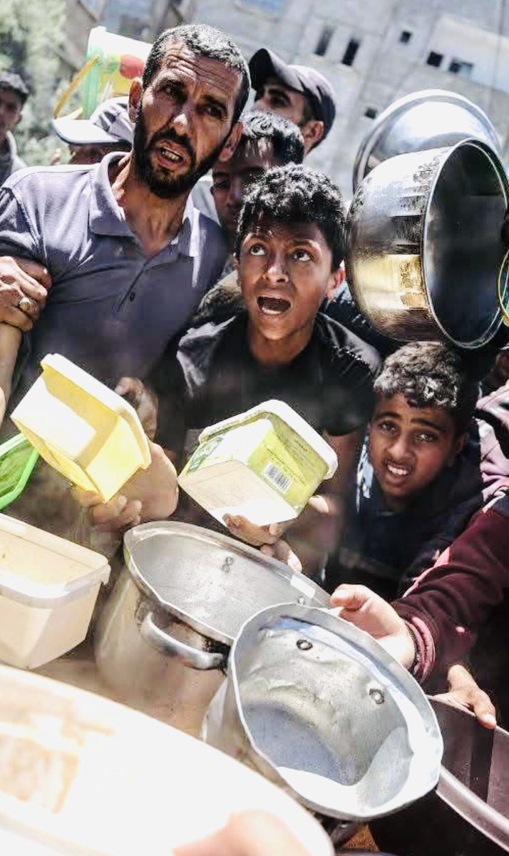 streetcnina's tweet image. GAZA
Non è più nemmeno lupi contro agnelli. È qualcosa di più osceno.
Non ci sono più parole giuste, ma bisogna continuare a scrivere. Informare. Denunciare.
Fare nomi, date, numeri, verbi.
È resistere all’anestesia. All’assuefazione.