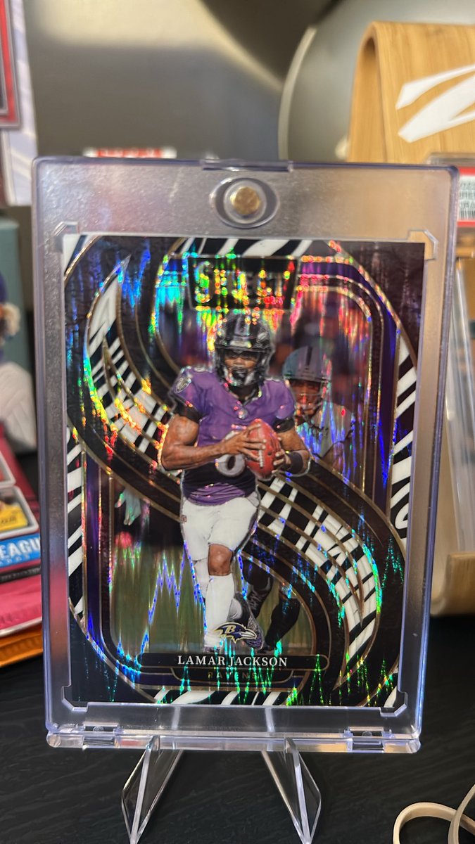 TheHitSociety_'s tweet image. 🦓 CASE HIT ALERT 🦓
Lamar Jackson Zebra Prizm from 2024 Select 🔥
Premier Level | Ravens QB1
MVP vibes all over this one. 🏆💨
#ZebraPrizm #CaseHit #LamarJackson #SelectFootball #TheHitSociety #NFLCards #RavensFlock #Panini